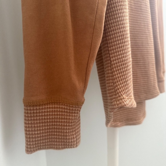 Columbia Size M | Burnt Orange Lightweight Hoodie - Picture 6 of 6